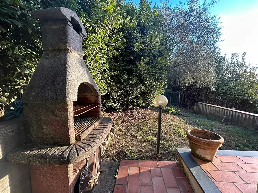 Immagine 11 di Villa in vendita  a Sarzana