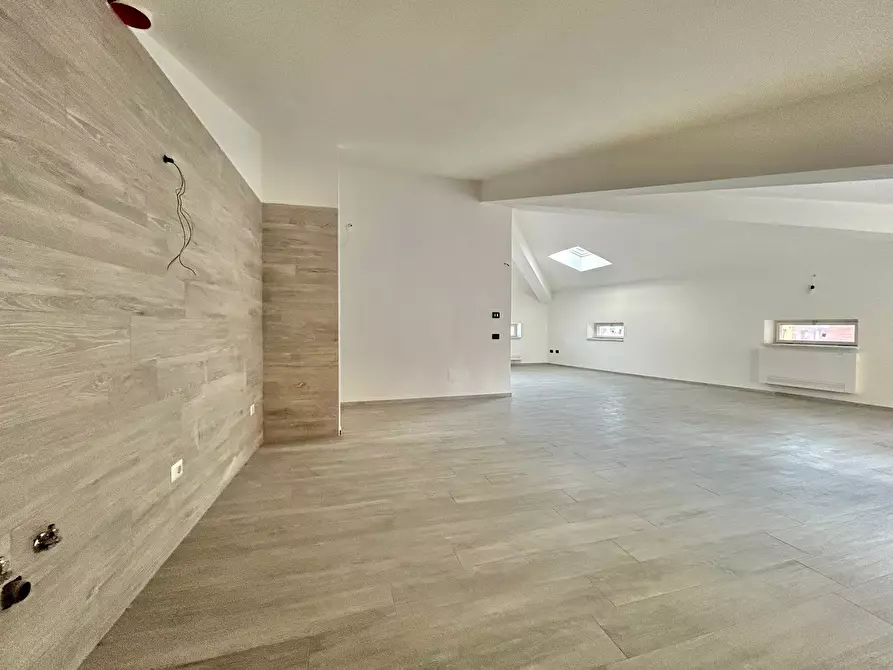 Immagine 10 di Pentalocale in vendita  a Sarzana