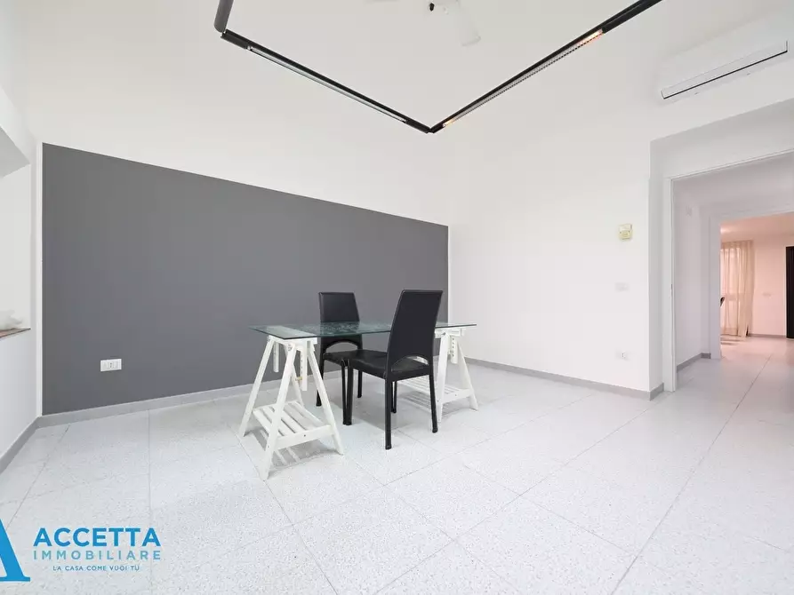 Immagine 6 di Ufficio in affitto  in Via Pisanelli a Taranto