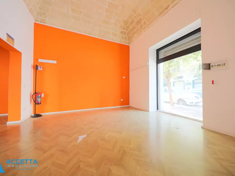 Immagine 1 di Locale commerciale in affitto  in Via Oberdan 31 a Taranto