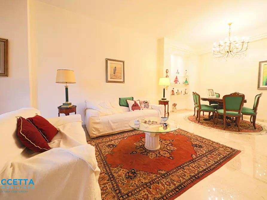 Immagine 6 di Trilocale in vendita  in Viale Magna Grecia 104 a Taranto