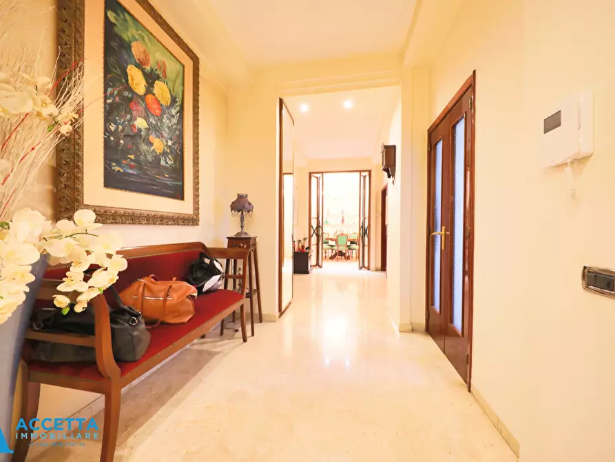 Immagine 1 di Trilocale in vendita  in Viale Magna Grecia 104 a Taranto