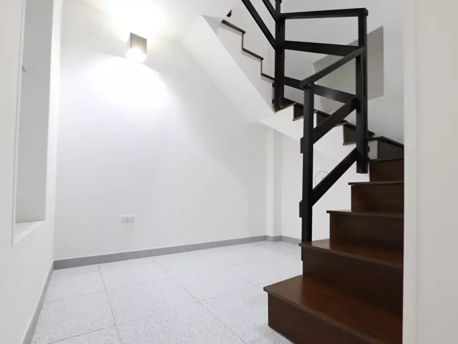 Immagine 15 di Ufficio in affitto  in Via Pisanelli a Taranto