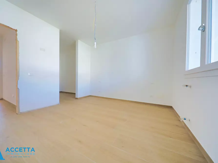 Immagine 12 di Villa in vendita  in Via Lorenzo il Magnifico a Taranto