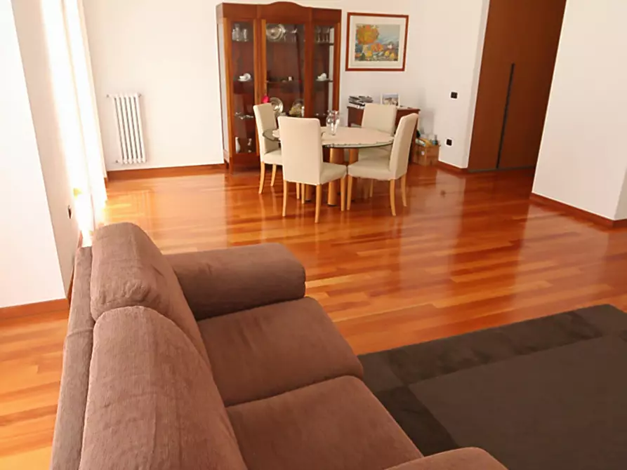 Immagine 7 di Quadrilocale in vendita  in Corso Umberto 69 a Taranto