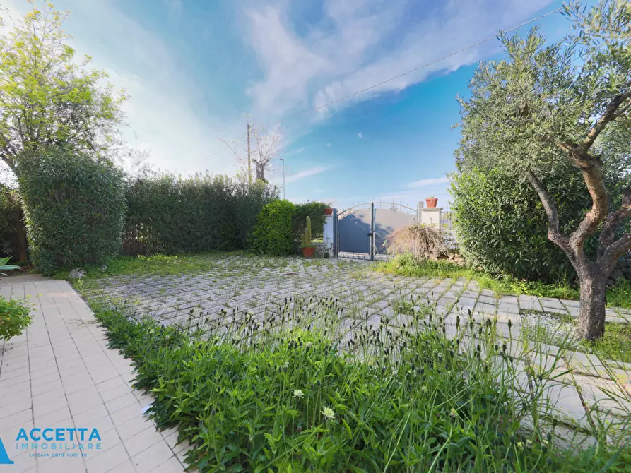 Immagine 24 di Villa in vendita  in Via Delfini 55 a Taranto