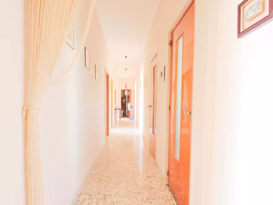 Immagine 16 di Quadrilocale in affitto  in Via Venezia 25 a Taranto