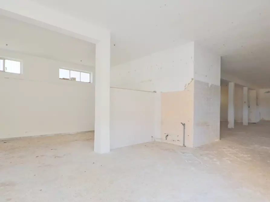 Immagine 24 di Locale commerciale in vendita  in Corso Vittorio Emanuele II 11 a Taranto