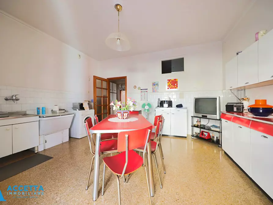Immagine 10 di Trilocale in vendita  in Via Elio 56 a Taranto