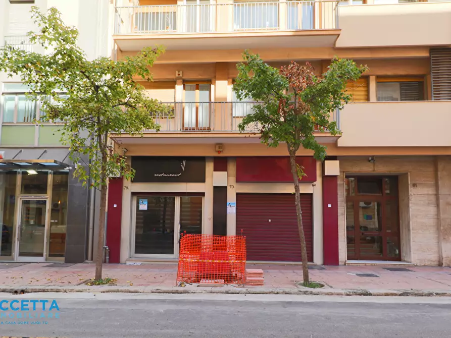 Immagine 4 di Locale commerciale in vendita  in Corso Umberto I 79 a Taranto