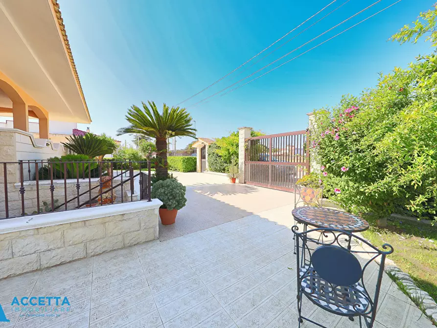 Immagine 3 di Villa in vendita  in Via Fior d'Agave 10 a Taranto