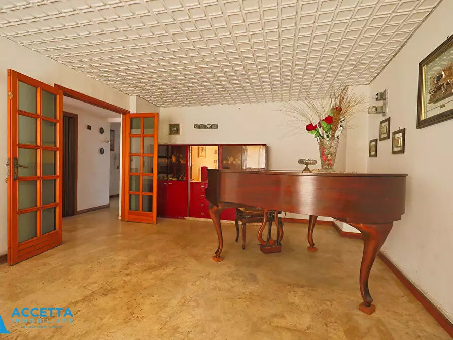 Immagine 19 di Trilocale in vendita  in Viale Liguria 27 a Taranto