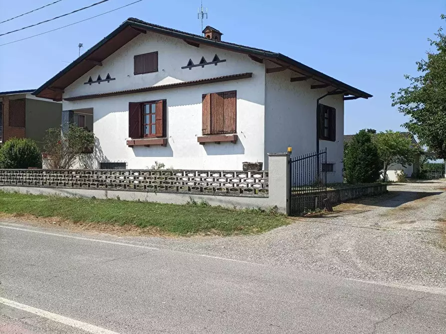 Immagine 1 di Casa indipendente in vendita  in Via Monticelli a Badia Pavese