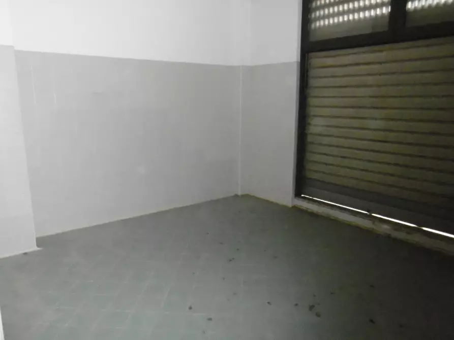 Immagine 6 di Locale commerciale in vendita  in Via Raffaele Paolucci a Roma