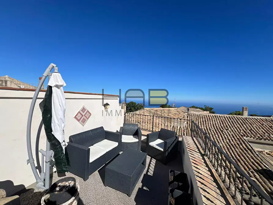 Immagine 15 di Trilocale in affitto  in Via Vito Carvini a Erice