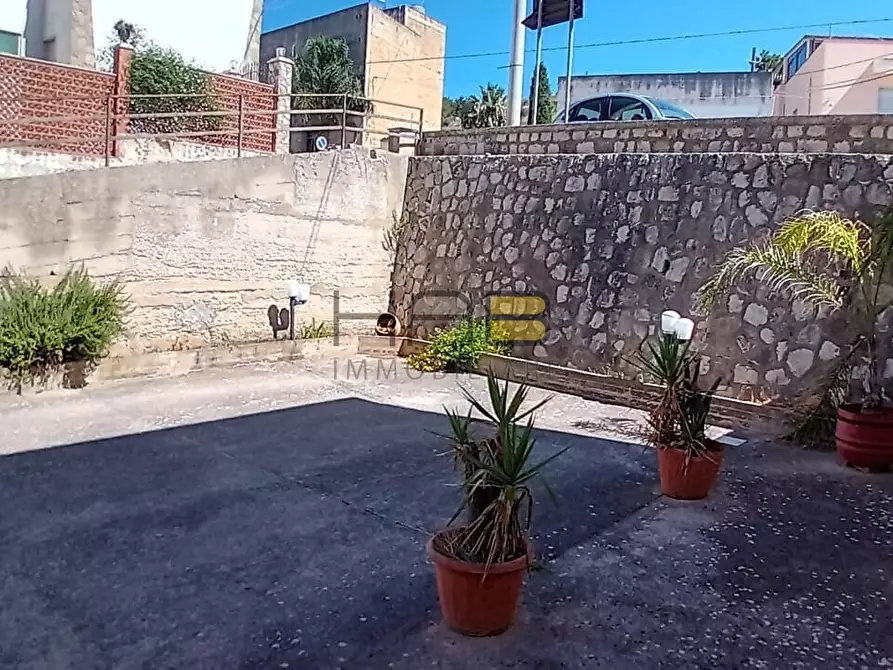 Immagine 3 di Casa indipendente in vendita  in Via Simone Catalano a Valderice