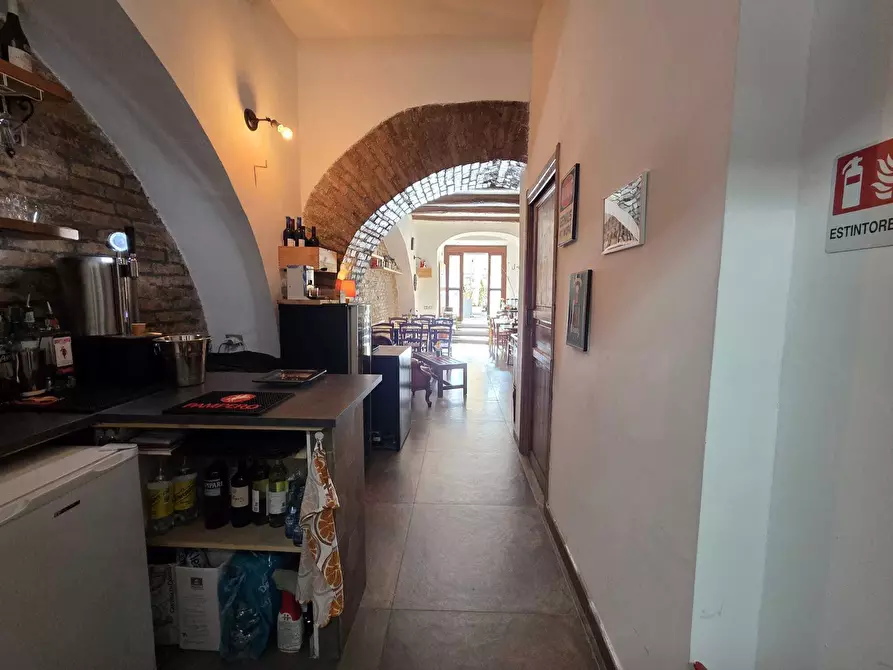 Immagine 7 di Attività commerciale in vendita  in Vicolo Piantanova 3 a Salerno