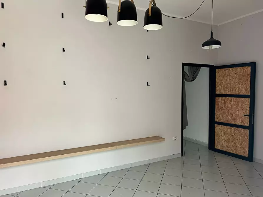 Immagine 6 di Locale commerciale in affitto  in Corso Giuseppe Garibaldi 32 a Baronissi