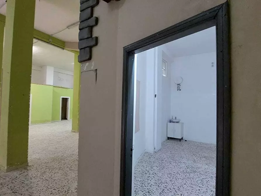 Immagine 7 di Locale commerciale in vendita  in Via Palinuro 137 a Salerno