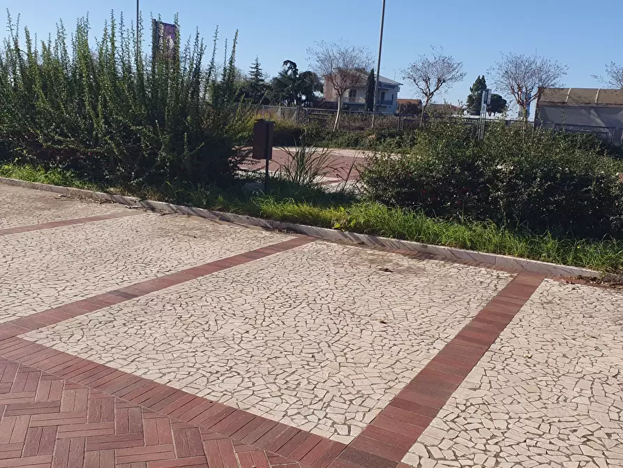 Immagine 7 di Locale commerciale in vendita  in località corno d'oro a Eboli