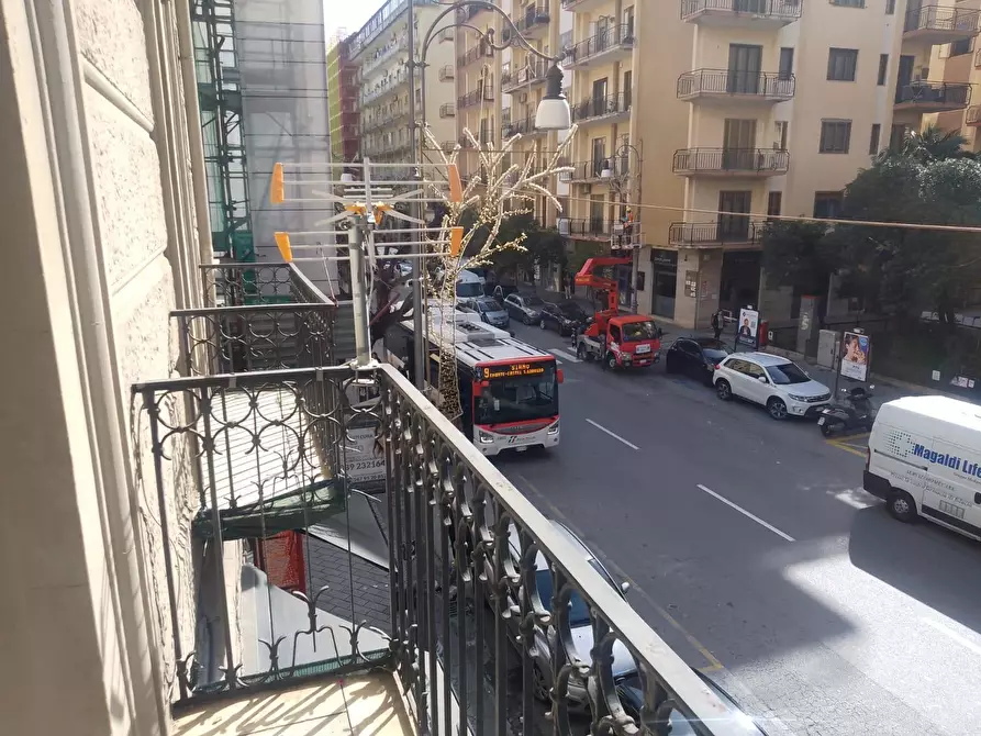 Immagine 11 di Trilocale in vendita  in Corso Giuseppe Garibaldi a Salerno