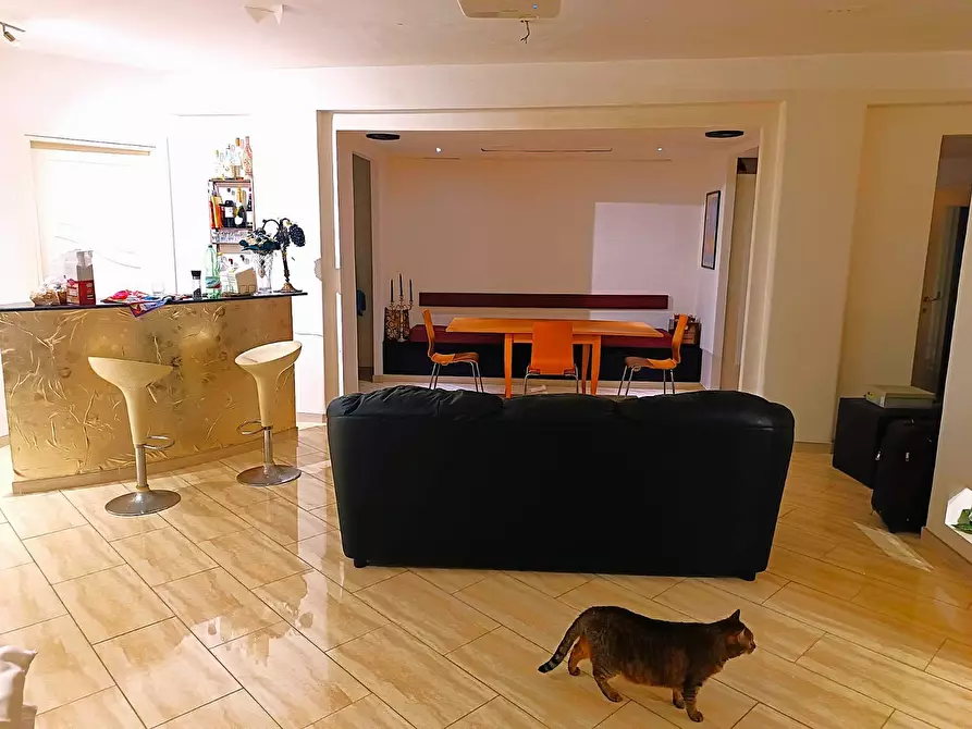 Immagine 12 di Locale commerciale in vendita  in Via Sant'Eremita 27 a Salerno