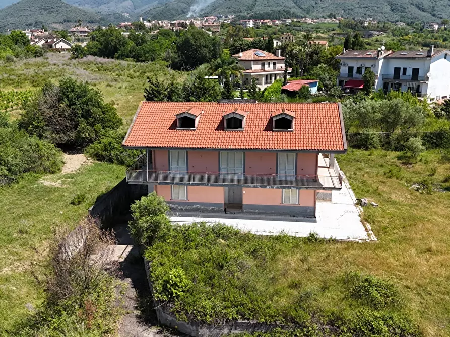 Immagine 3 di Villa in vendita  in Via Santa Croce 26 a Giffoni Sei Casali