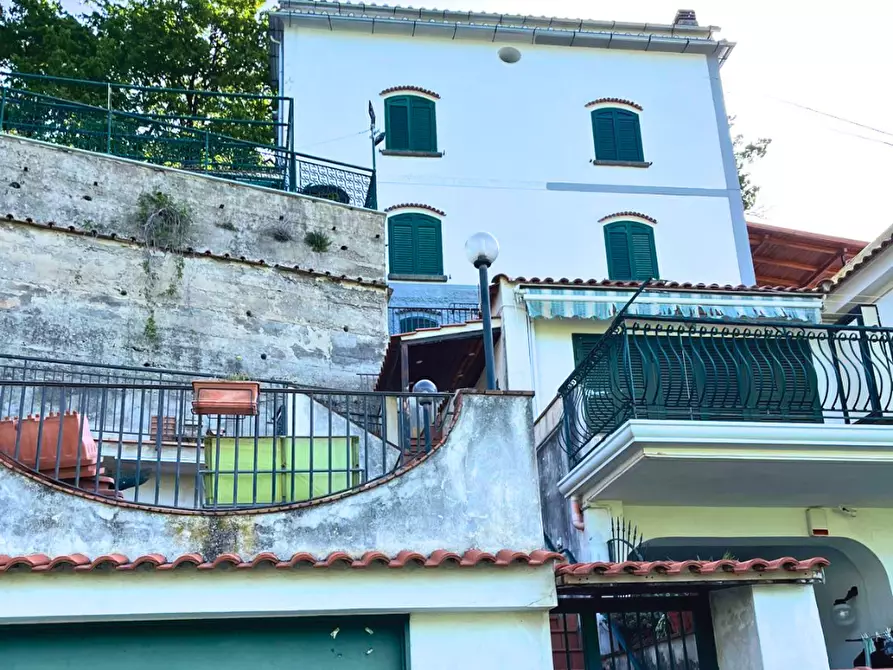 Immagine 13 di Villa in vendita  in Via le Camere 30 a Vietri Sul Mare