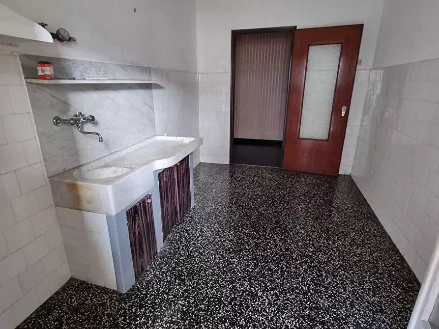 Immagine 9 di Pentalocale in vendita  in Via Paolo Anfossi 68c a Genova