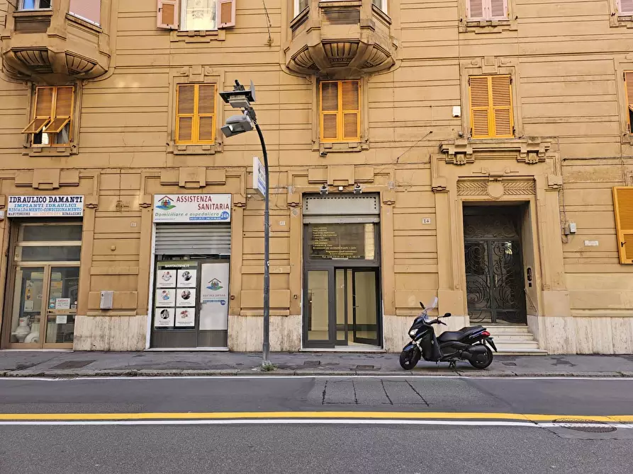 Immagine 15 di Locale commerciale in vendita  in Via Giovanni Tommaso Invrea 46 a Genova