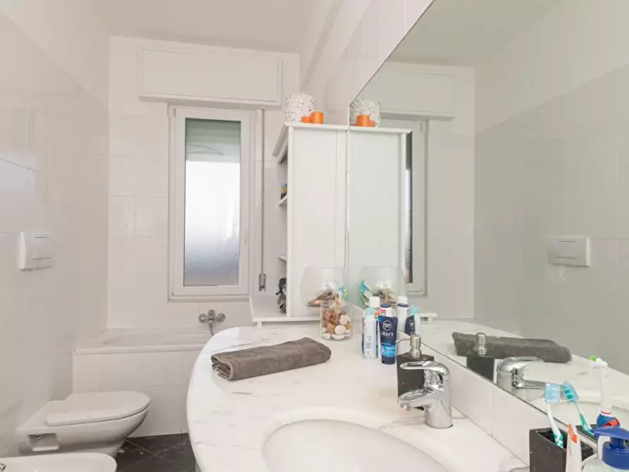 Immagine 38 di Bilocale in vendita  in Via Fratelli Gazzo a Genova