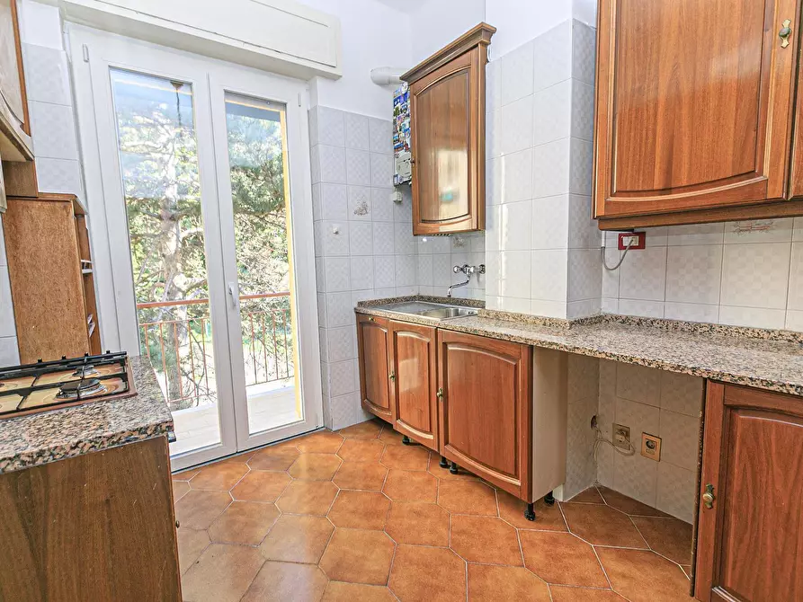 Immagine 10 di Pentalocale in vendita  in Via delle Acacie 10 a Genova