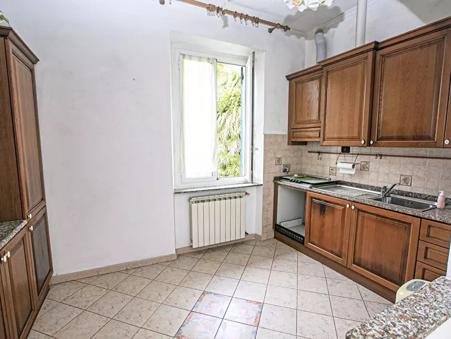 Immagine 10 di Bilocale in vendita  in Salita Castrofino a Genova