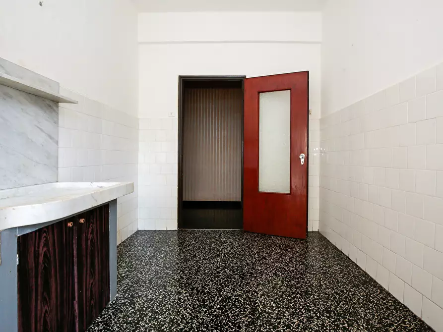 Immagine 9 di Pentalocale in vendita  in Via Paolo Anfossi 68c a Genova