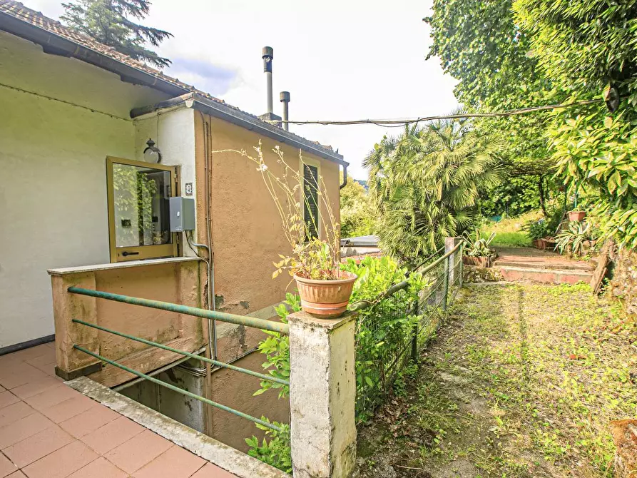 Immagine 39 di Bilocale in vendita  in Salita Castrofino a Genova