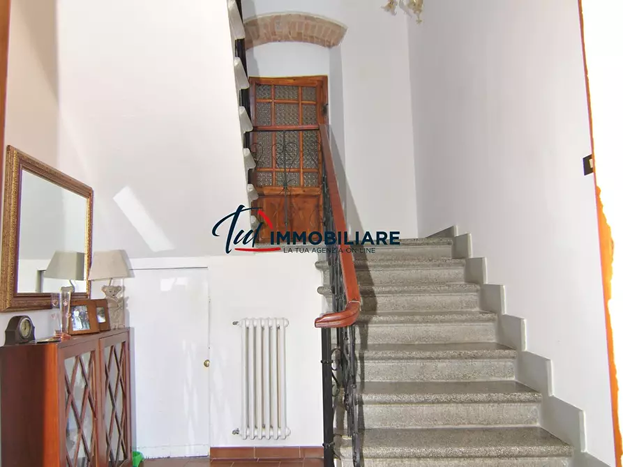 Immagine 2 di Casa indipendente in vendita  in Piazza della Chiesa 16 a Livorno