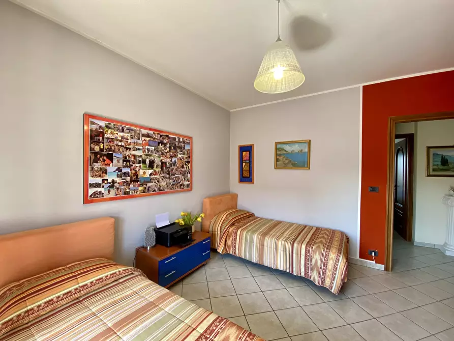 Immagine 8 di Quadrilocale in vendita  in Viale Europa 13 a Grinzane Cavour