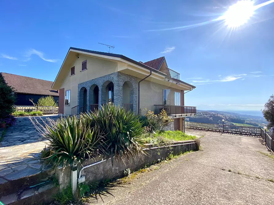 Immagine 2 di Villa in vendita  in via bricco broncio a Serravalle Langhe