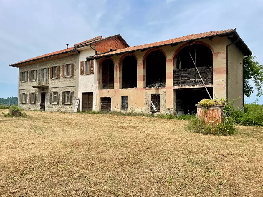 Immagine 1 di Rustico / casale in vendita  in Frazione Villa 8 a Serravalle Langhe