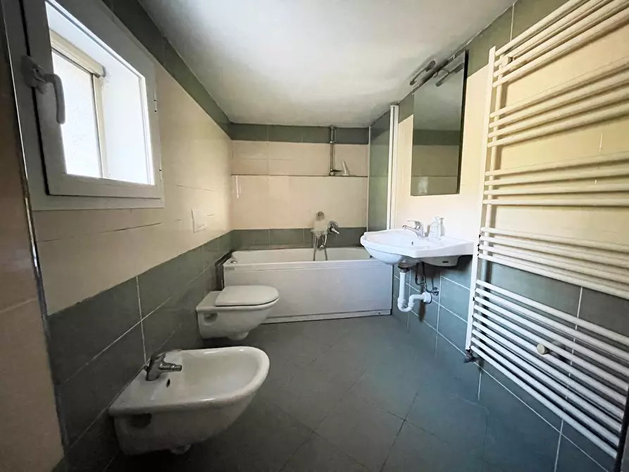 Immagine 6 di Quadrilocale in vendita  in Località Borgonuovo B 69 a Monchiero