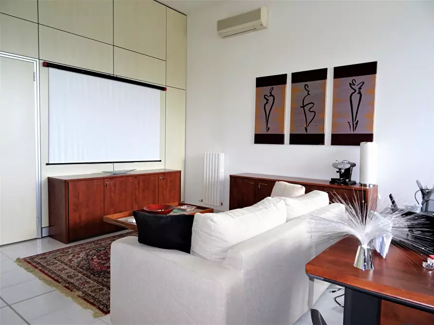 Immagine 6 di Ufficio in vendita  a Senigallia