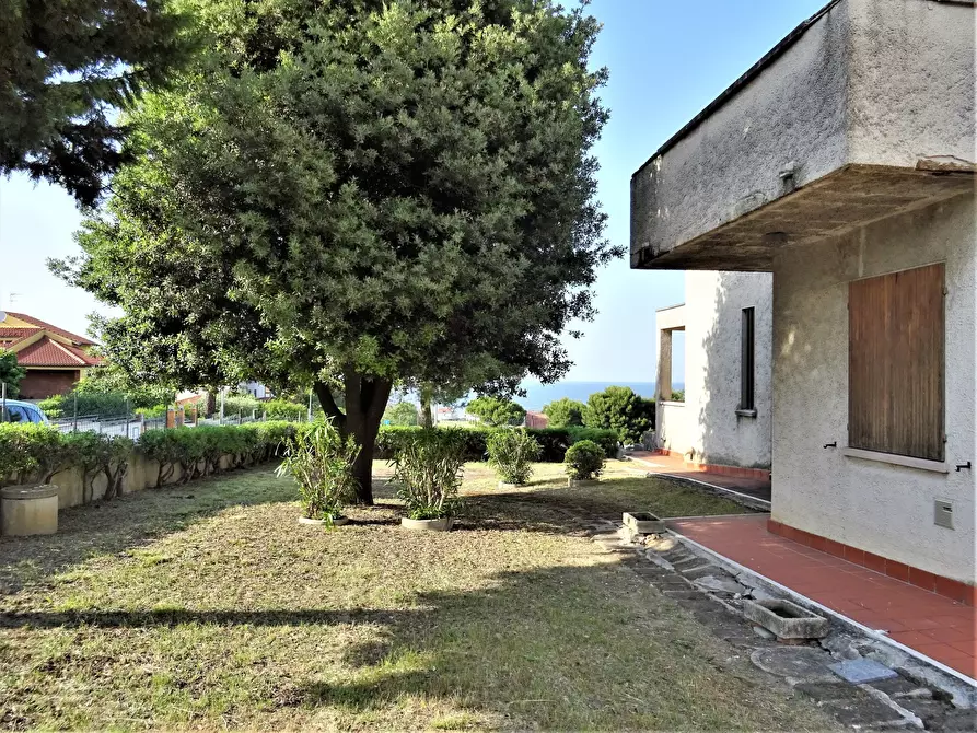 Immagine 2 di Villa in vendita  a Montemarciano