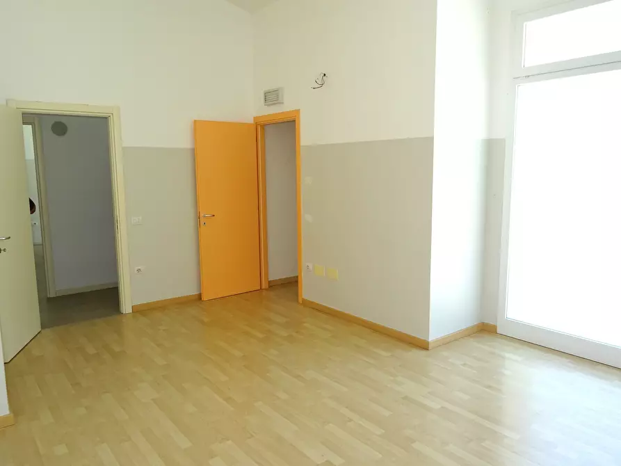 Immagine 1 di Ufficio in vendita  a Senigallia