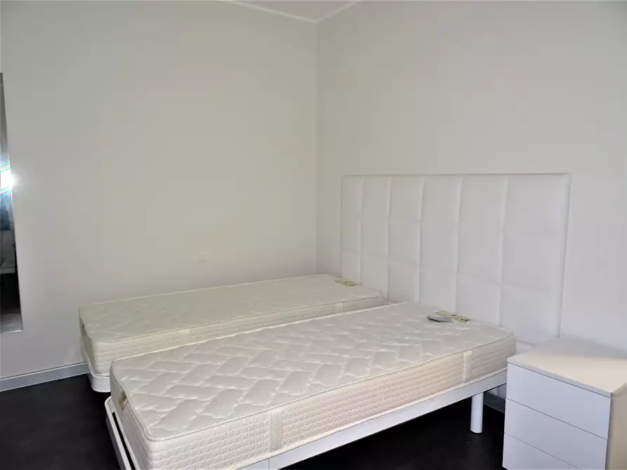 Immagine 12 di Appartamento in vendita  a Senigallia