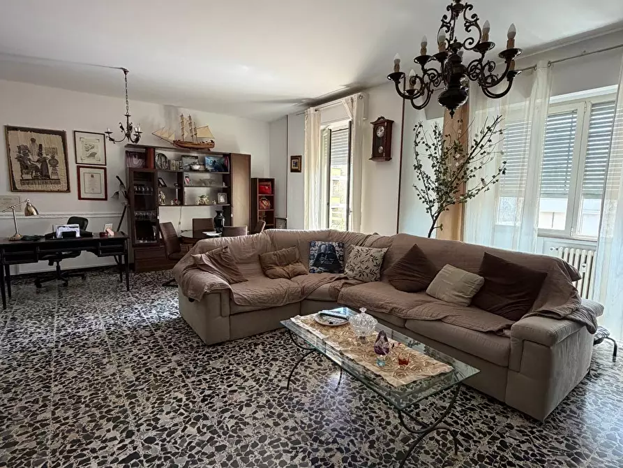 Immagine 3 di Appartamento in vendita  a Senigallia