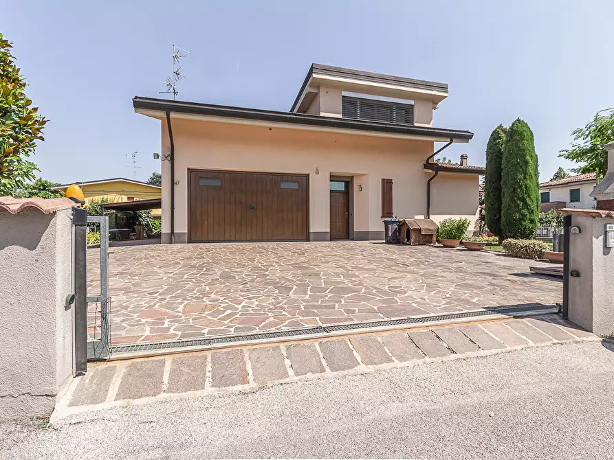 Immagine 5 di Villa in vendita  in Via Claudio Gallerani 2 a Terre Del Reno