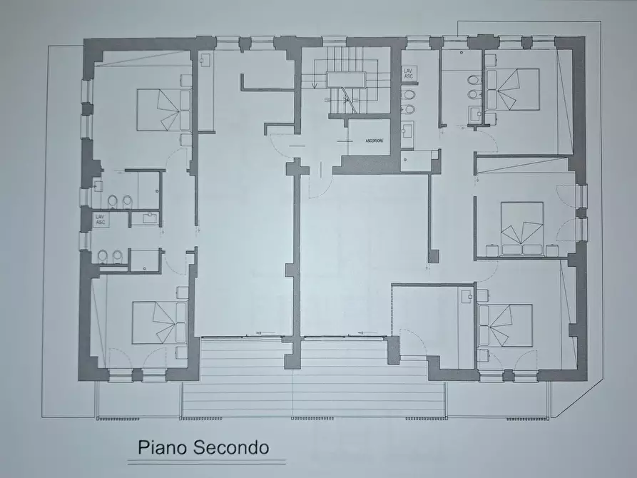 Immagine 3 di Trilocale in vendita  in Viale Regina Margherita 31 a Rovigo