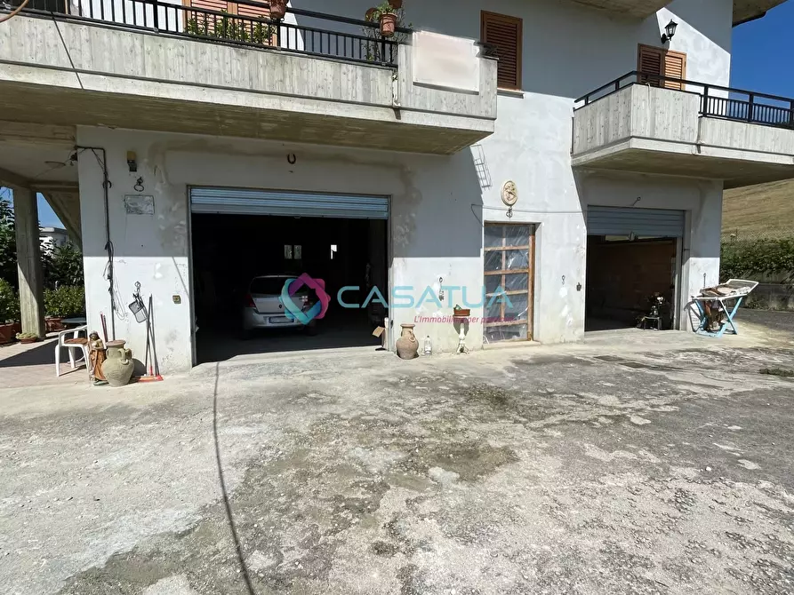 Immagine 37 di Villa in vendita  a Castellalto