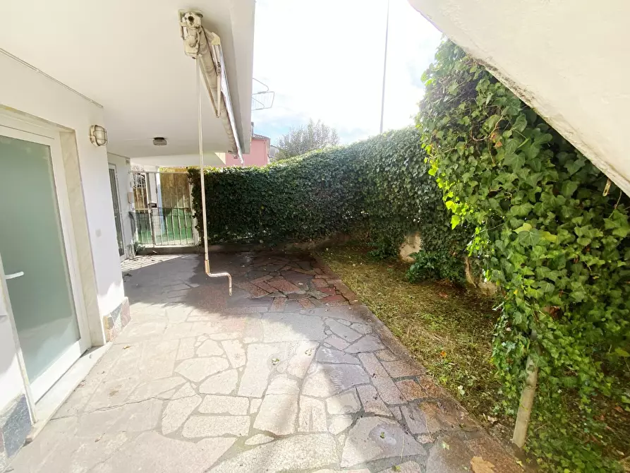 Immagine 6 di Casa trifamiliare in vendita  in Strada Statale 1 189 a Castelnuovo Magra