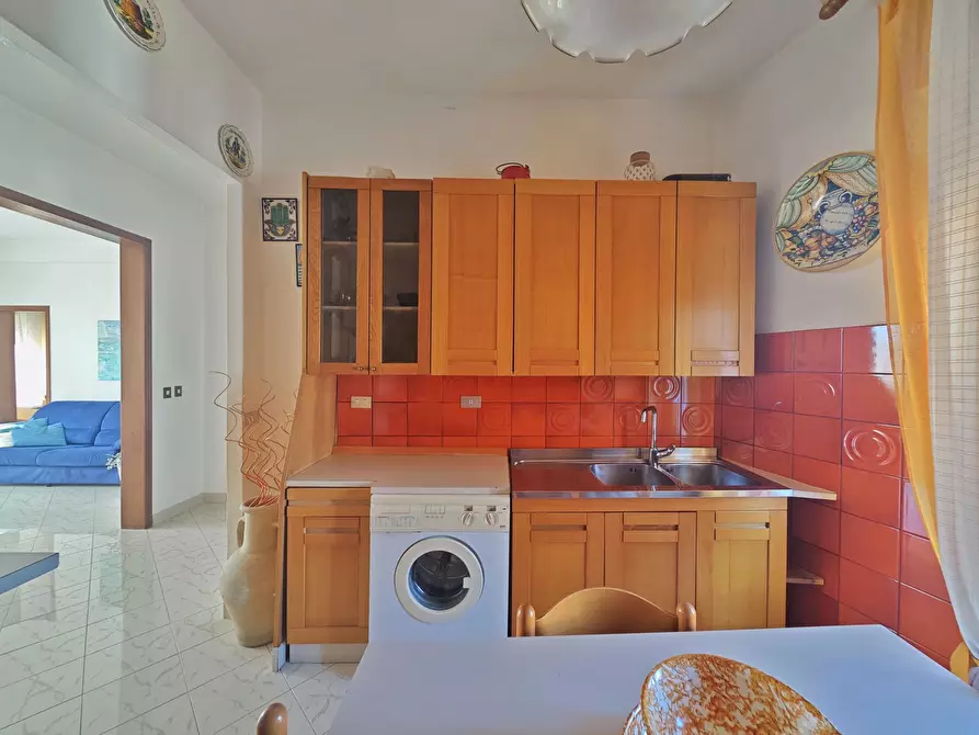 Immagine 10 di Quadrilocale in vendita  in Piazza Giacomo Matteotti 8 a Sarzana